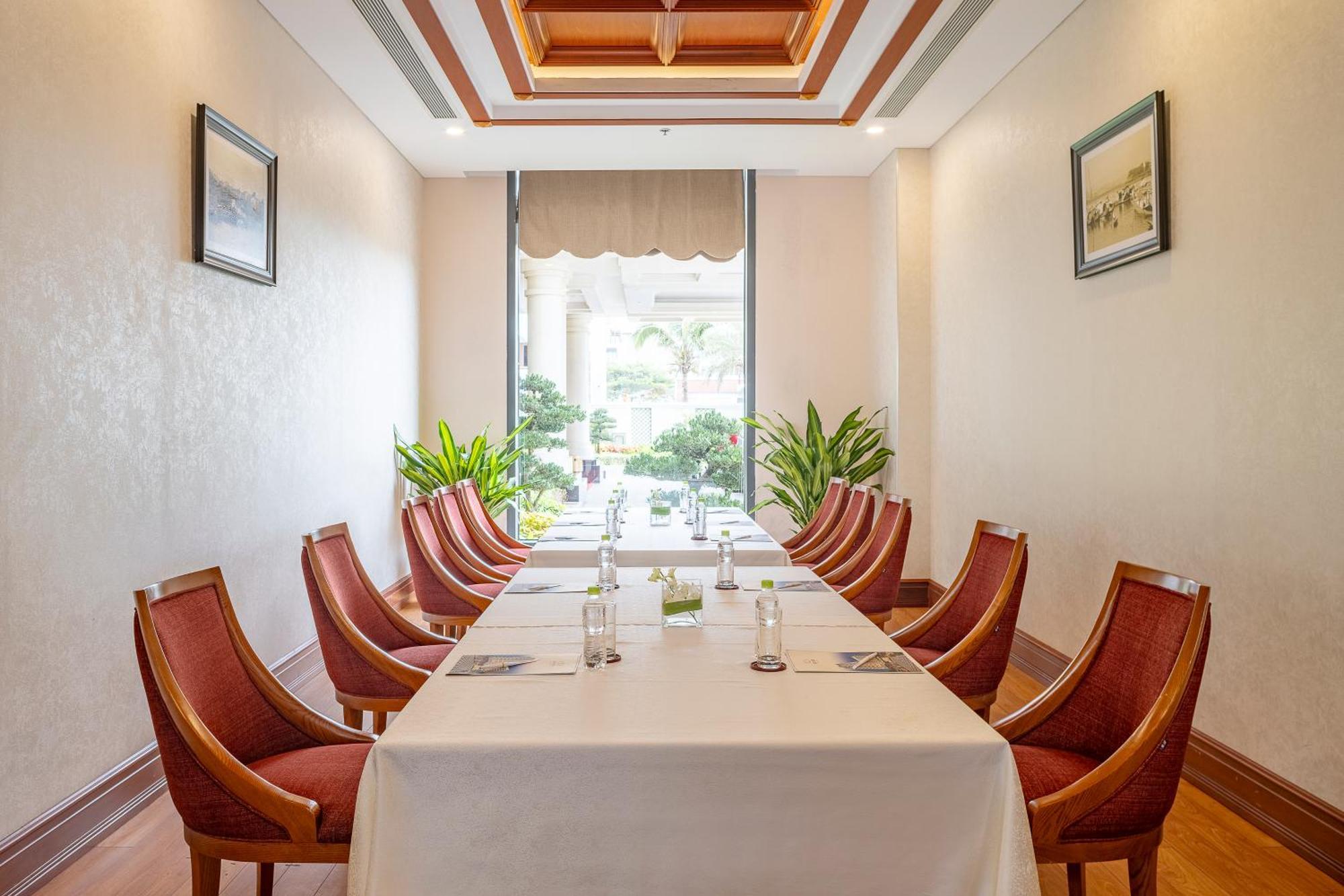 DLG Hotel Danang Luaran gambar Meeting room