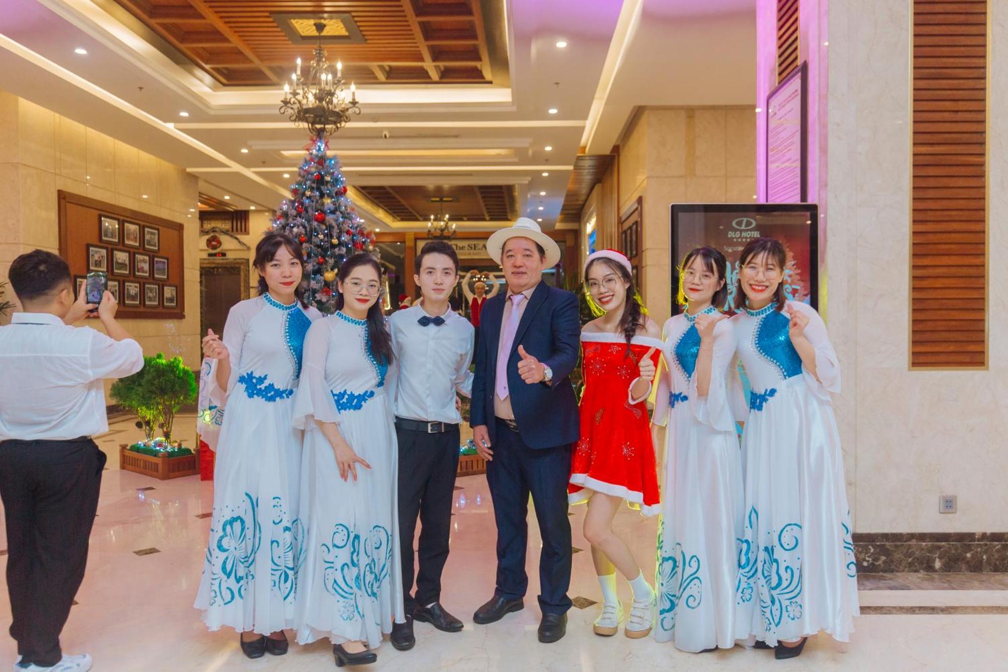 DLG Hotel Danang Luaran gambar Vietnamese people in traditional dress