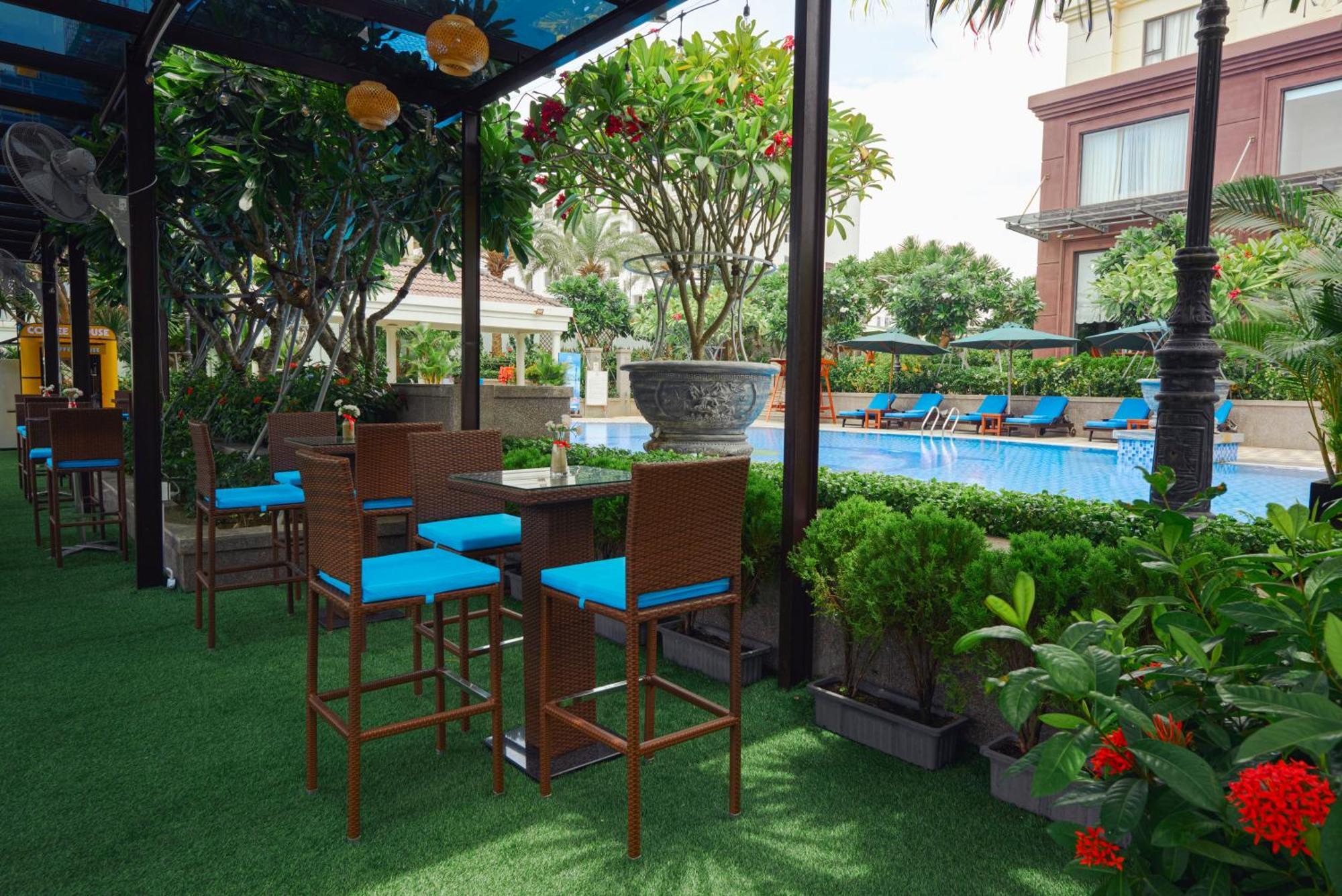 DLG Hotel Danang Luaran gambar The pool at the hotel